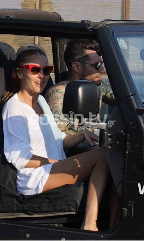  Πάρις Κασιδόκωστας-Τάμτα: Στη Μύκονο μαζί με την κόρη της τραγουδίστριας, Άννυ