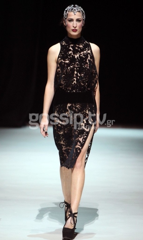 Επίδειξη μόδας με λαμπερούς καλεσμένους