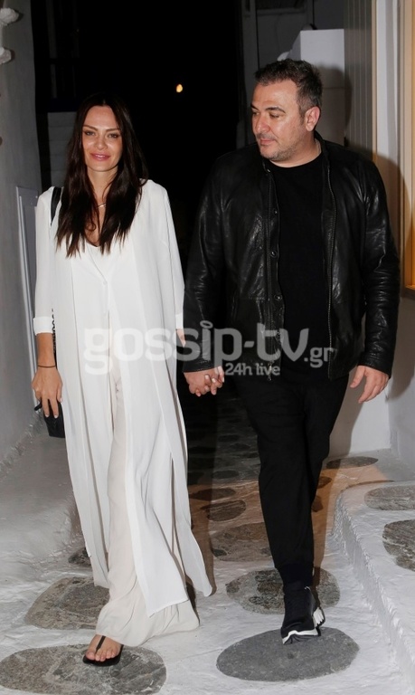 Βόλτα στα στενά της Μυκόνου για Ρέμο – Μπόσνιακ