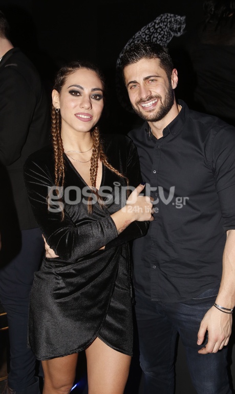 Selfie στα μπουζούκια για το ερωτευμένο ζευγάρι