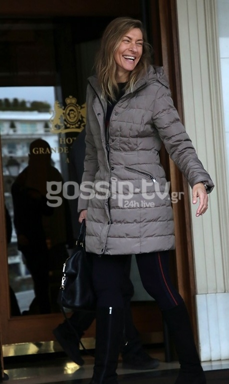 Η Ζέτα Δούκα με ανδρόγυνο look στο κέντρο της Αθήνας