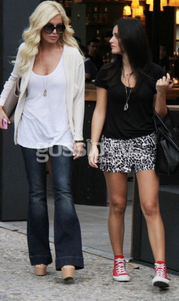 Κατερίνα Καινούργιου: Βόλτα στην Γλυφάδα!