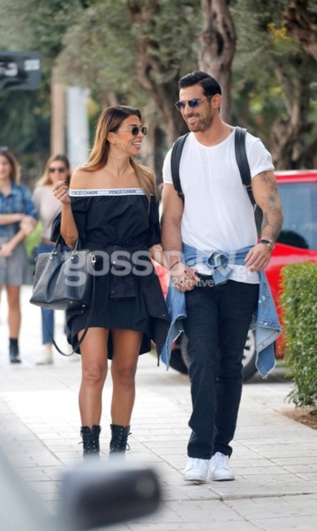 Τι έρωτας και αυτός! Τρυφερά φιλιά στη μέση του δρόμου! 