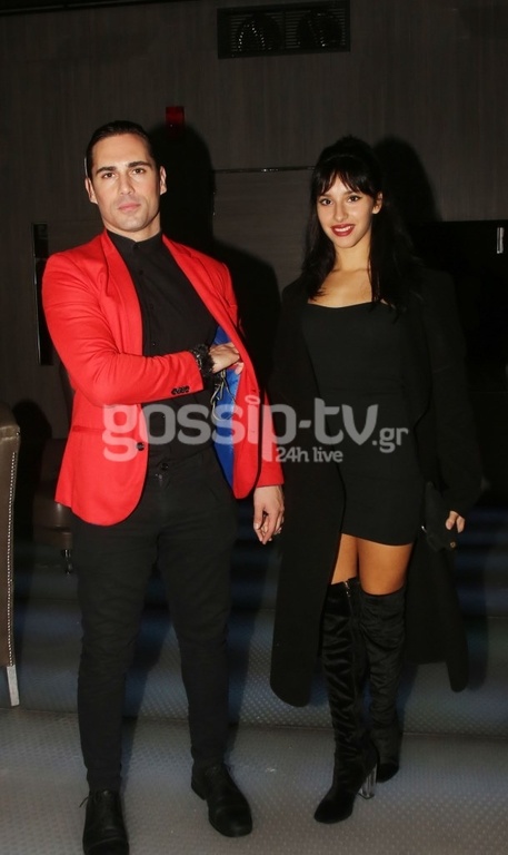 Κέντρο Αθηνών: «Καυτά» φιλιά για ερωτευμένο ζευγάρι της showbiz