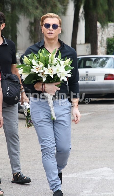 Το τελευταίο «αντίο» στον Μάνο Ελευθερίου