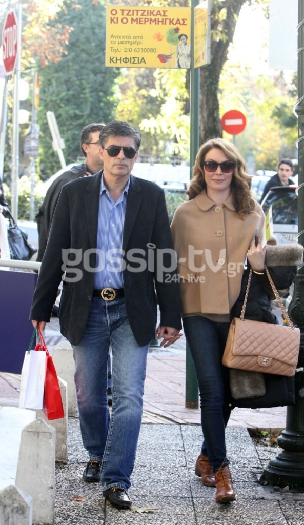 Τατιάνα Στεφανίδου-Νίκος Ευαγγελάτος: Χριστουγεννιάτικες αγορές με τα παιδιά τους