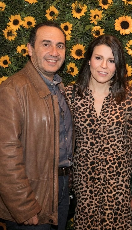 ILiOS: Η πιο κοσμοπολίτικη στοά της Αθήνας γέμισε ηλιοτρόπια  