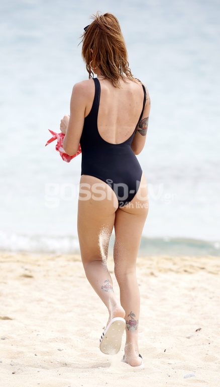 Μας θύμισε εποχές Survivor! H Βαλαβάνη σε σέξι ολόσωμο μαγιό στη Μύκονο