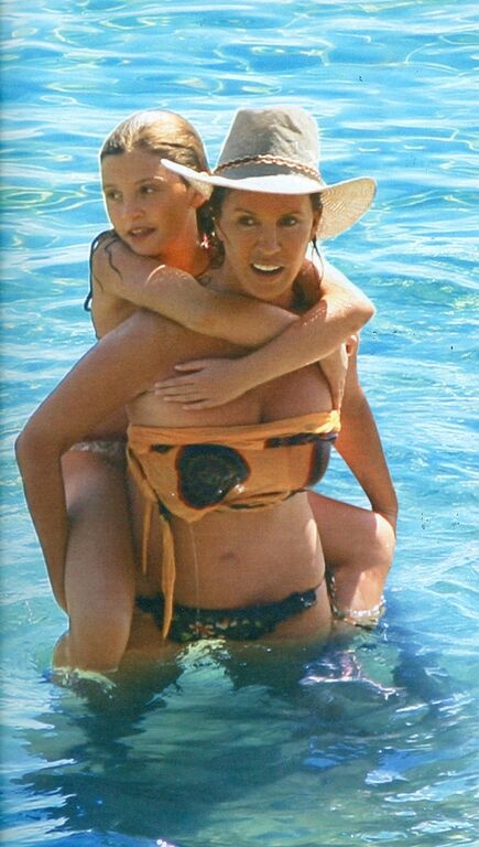  Η Φαίδρα στα χνάρια της μαμάς Βάνας! 