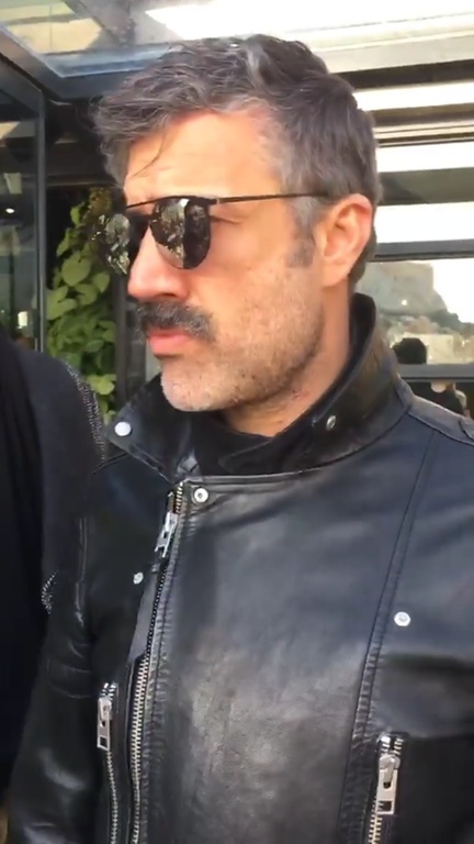 Ρέβη – Τότσικας: Καφεδάκι με φόντο την Ακρόπολη (φωτο)