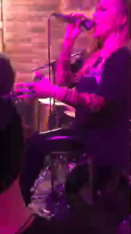 Ροκ βραδιά για την Πηνελόπη Αναστασοπούλου