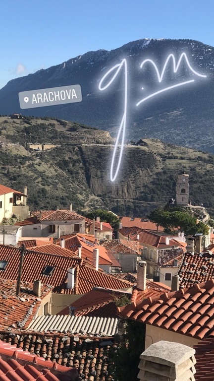 Αθηνά Οικονομάκου: Σαββατοκύριακο στην Αράχωβα για την εγκυμονούσα ηθοποιό (φωτο)