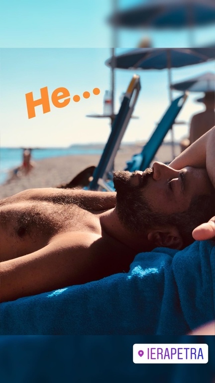 Βάσω Λασκαράκη: Στην Κρήτη με την κόρη της και τον νέο σύντροφό της