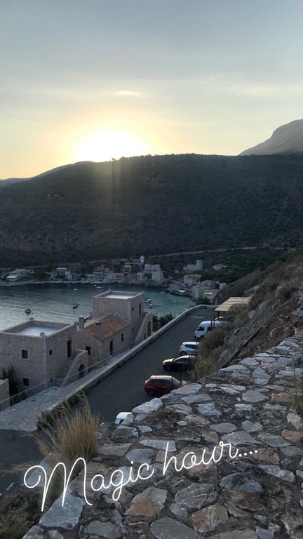 Κατερίνα Καινούργιου: Εξερευνά τις ομορφιές της Μάνης