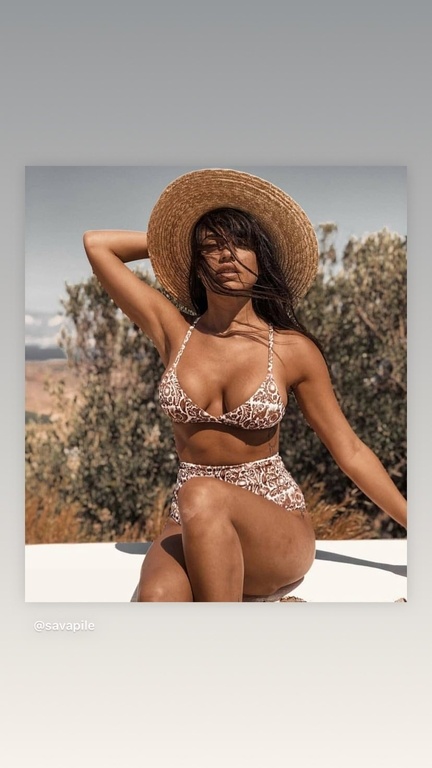 Κόνι Μεταξά: Με τον σύντροφό της στη Σαντορίνη 