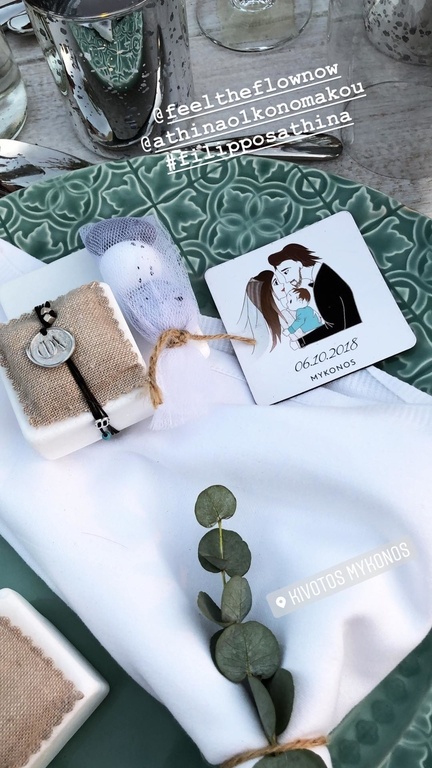 Γάμος Οικονομάκου – Μιχόπουλου: Με κουβέρτες στις πλάτες οι καλεσμένοι στη δεξίωση