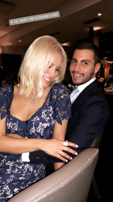 Νονά η Κατερίνα Καινούργιου – Στο πλευρό ο σύντροφός της