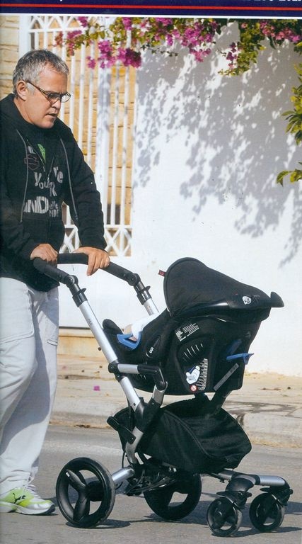 Ζήνα-Λύρας: Ευτυχισμένες στιγμές με την κόρη τους