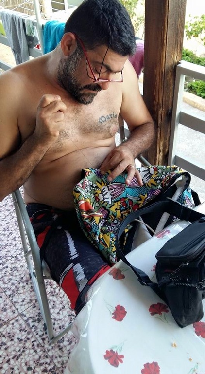 Ποιος γνωστός Έλληνας ηθοποιός το έριξε στο ράψιμο;