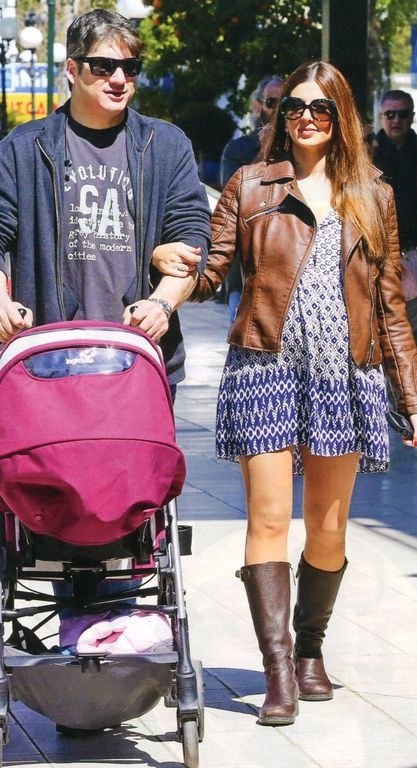 Σταματίνα Τσιμτσιλή: Βόλτα με την κόρη της