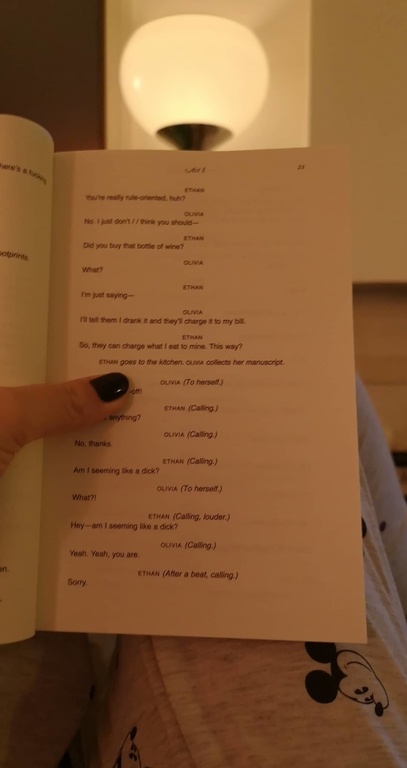 Η εγκυμονούσα Κατερίνα Παπουτσάκη μας δείχνει το εντυπωσιακό σαλόνι της