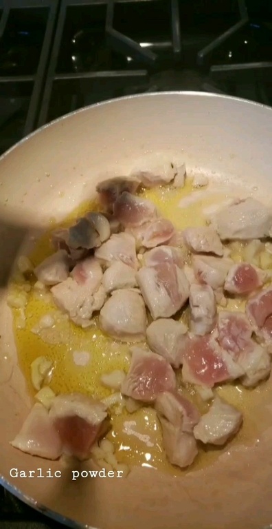 Γνωστή τραγουδίστρια μπήκε στην κουζίνα και μας άνοιξε την όρεξη