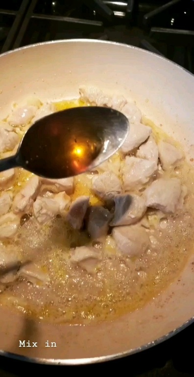 Γνωστή τραγουδίστρια μπήκε στην κουζίνα και μας άνοιξε την όρεξη