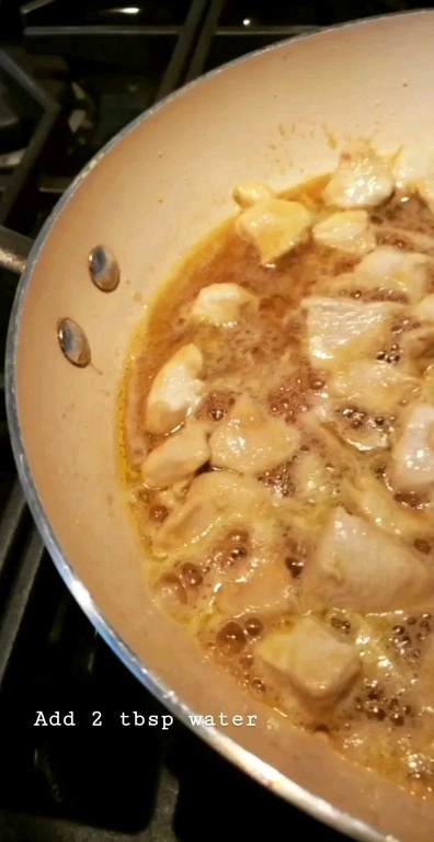 Γνωστή τραγουδίστρια μπήκε στην κουζίνα και μας άνοιξε την όρεξη