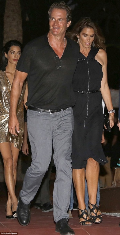 Σοκαριστικές εικόνες! Πιο αδύνατη από ποτέ η Amal Alamuddin