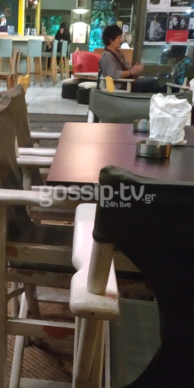 Φωτεινή Βελεσιώτου: Χαλαρό καφεδάκι με φίλους