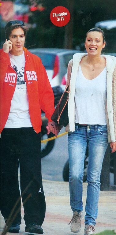 Μαριέττα Χρουσαλά: Άφησε για λίγο το μωρό και βγήκε βόλτα με τον σύζυγο 