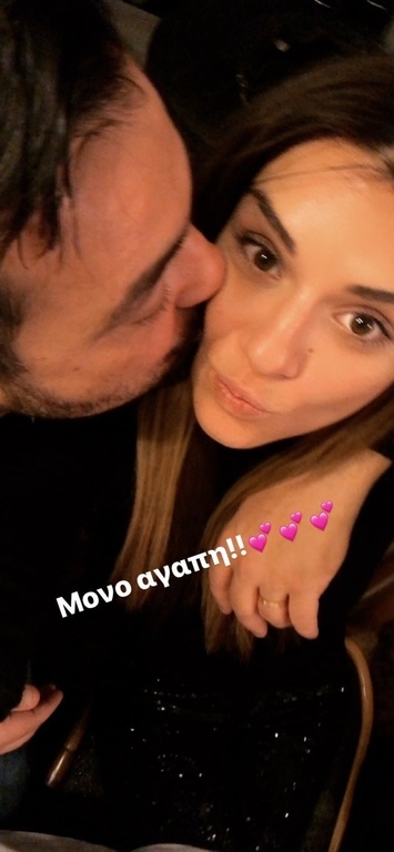 Ελένη Τσολάκη: Πόσταρε φωτογραφία με τον σύζυγό της να τη φιλάει
