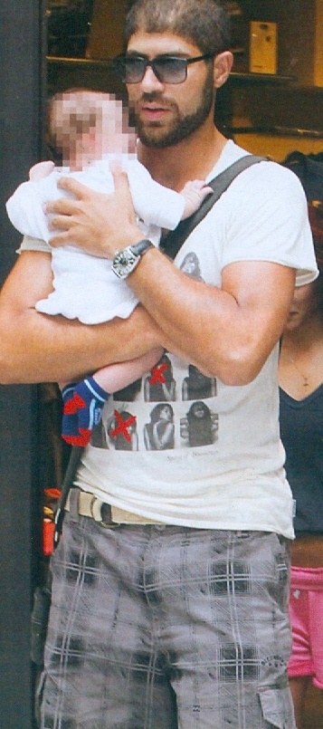 Το τρυφερό φιλί του Βασιλόπουλου στον γιο του