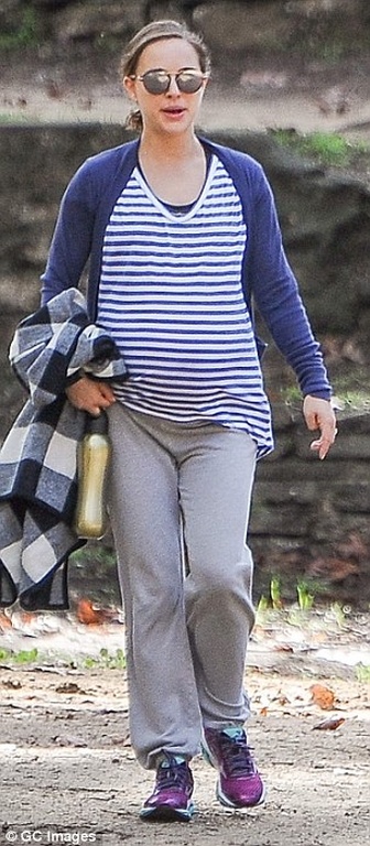 Πεζοπορία με τη φίλη της για την εγκυμονούσα…