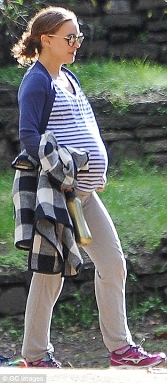 Πεζοπορία με τη φίλη της για την εγκυμονούσα…