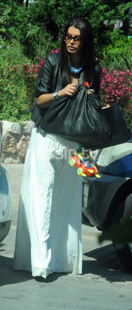 Νίνα Λοτσάρη: Μαμά για φίλημα!