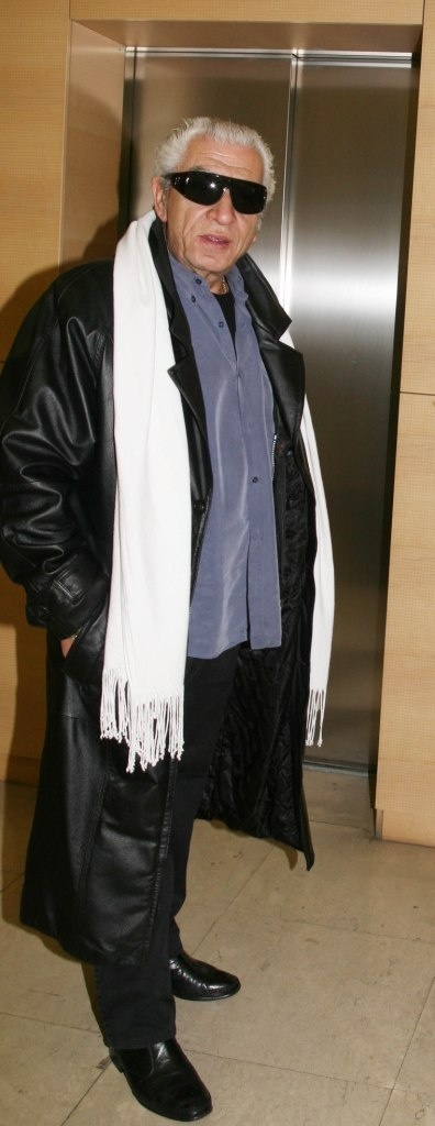 Αγριεμένη θαυμάστρια δάγκωσε το χέρι λαϊκού τραγουδιστή!