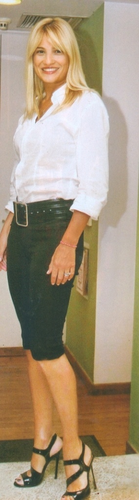 Φαίη Σκορδά: Δείπνο με φίλους με λιχουδιές από την Αργυρώ Μπαρμπαρίγου