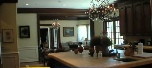 Δείτε πώς είναι το εσωτερικός χώρος της έπαυλης όπου πέθανε ο Michael Jackson