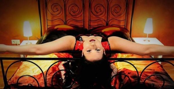 Πρόεδρος κόμματος σε στυλ… «50 αποχρώσεις του γκρι»