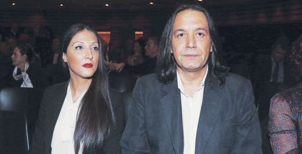 Ραφτείτε έχουμε γάμο! Παντρεύεται Έλληνας τραγουδιστής και το δηλώνει στη κάμερα!