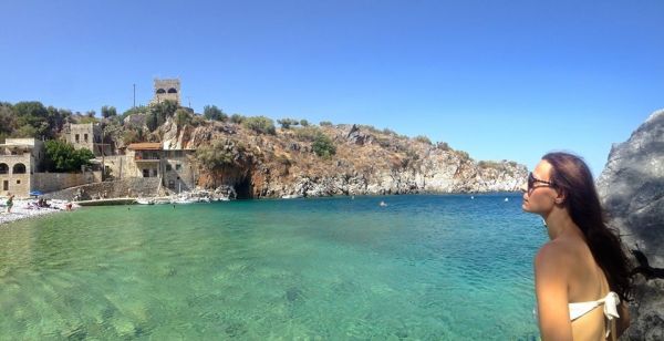 Γιώτα Μιχαλοπούλου: Άφησε το Λος Άντζελες και ήρθε στη Λακωνία για διακοπές (φωτό)