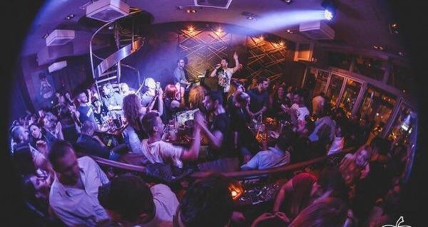 Θανάσης Βασιλάκος: Το αδιαχώρητο σε κάθε του live