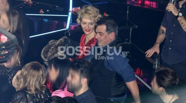 Έλενα Χριστοπούλου - Τόλης Κότσης: Τα καυτά φιλιά στα μπουζούκια!