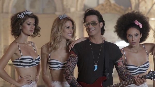 Backstage από τα γυρίσματα του νέου video clip του Διονύση Σχοινά