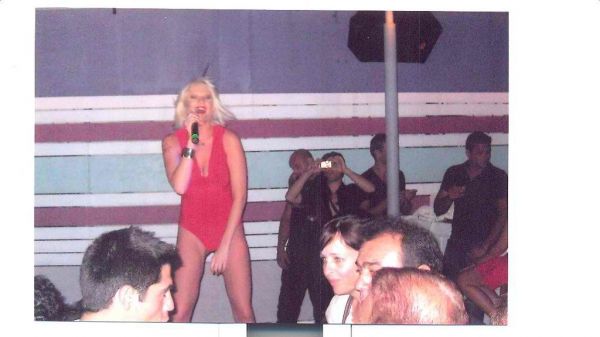 Καρέ καρέ το σόου της Τζούλιας στην Κω