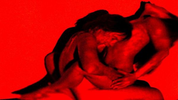 Ποιος γνωστός πρωταγωνιστής εμφανίζεται ολόγυμνος στη νέα του ταινία; 