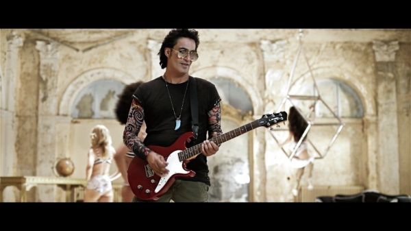 Backstage από τα γυρίσματα του νέου video clip του Διονύση Σχοινά