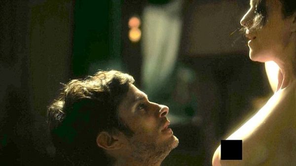 H 52αρα Monica Bellucci σε μια από τις πιο «καυτές» σκηνές της