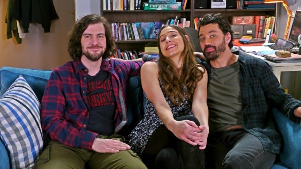 Μην αρχίζεις τη μουρμούρα: Ο γείτονας έρχεται κι αναστατώνει